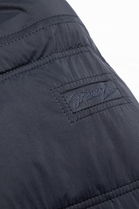 Стеганый пуховик средней длины с капюшоном и фигурным низом для мужчин бренда Meucci (Италия), арт. 6915 - фото. Цвет: Темно-синий. Купить в интернет-магазине https://shop.meucci.ru
