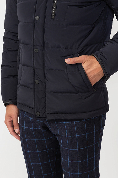 Легкий стеганый пуховик с капюшоном для мужчин бренда Meucci (Италия), арт. 1242/2 - фото. Цвет: Тёмно-синий. Купить в интернет-магазине https://shop.meucci.ru
