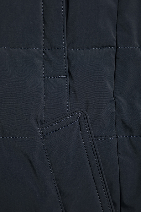 Удлиненный стеганый пуховик с капюшоном и меховой опушкой  для мужчин бренда Meucci (Италия), арт. 3333 - фото. Цвет: Темно-синий. Купить в интернет-магазине https://shop.meucci.ru
