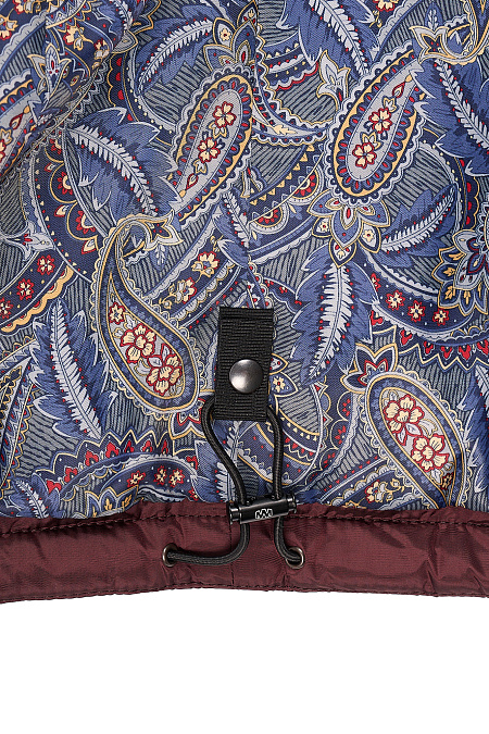 Стеганый короткий пуховик бордового цвета с капюшоном для мужчин бренда Meucci (Италия), арт. 2847 - фото. Цвет: Бордо. Купить в интернет-магазине https://shop.meucci.ru
