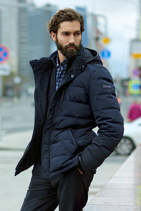 Легкий стеганый пуховик с капюшоном для мужчин бренда Meucci (Италия), арт. 1242/2 - фото. Цвет: Тёмно-синий. Купить в интернет-магазине https://shop.meucci.ru
