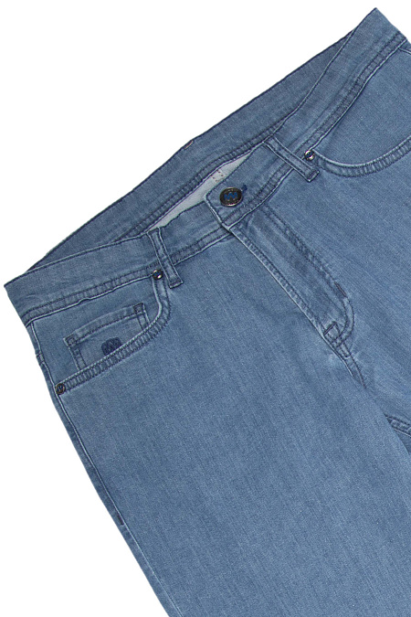 Мужские брендовые легкие джинсы светло-синего цвета  арт. LUEC REG 2521 Meucci (Италия) - фото. Цвет: светло-синий. Купить в интернет-магазине https://shop.meucci.ru
