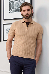 Поло с геометрическим фактурным орнаментом бежевого цвета (MEU-2501/DQSS33)