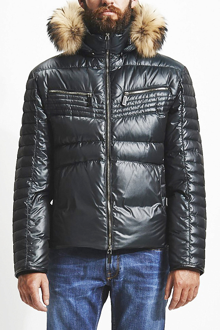 Короткий пуховик с мехом енота для мужчин бренда Meucci (Италия), арт. 6904/2 - фото. Цвет: Черный с зеленым отливом. Купить в интернет-магазине https://shop.meucci.ru
